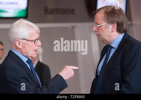 Frankfurt Am Main, Allemagne. Apr 02, 2019. Grindel démissionne en tant que président DFB - Koch et Rauball Interimsspitze. Archives photos : Dr. med. Reinhard RAUBALL DFB (1er vice-président), gauche, dr. Rainer KOCH (1er Vice-président) dfb DFB extraordinaire Bundestag le 15.04.2016. Å L'utilisation dans le monde entier | Credit : dpa/Alamy Live News Banque D'Images