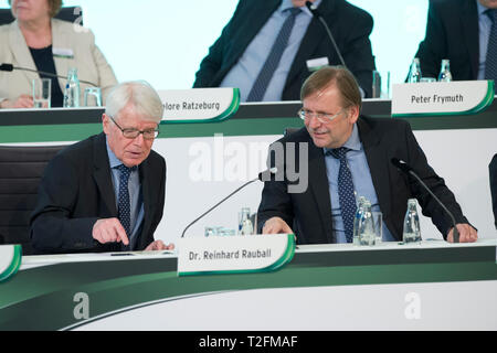 Frankfurt Am Main, Allemagne. Apr 02, 2019. Grindel démissionne en tant que président DFB - Koch et Rauball Interimsspitze. Archives photos : à partir de la gauche : Dr. med. Reinhard RAUBALL (1er Vice-président DFB) Rainer KOCH (1er Vice-président) dfb DFB extraordinaire Bundestag le 15.04.2016. Å L'utilisation dans le monde entier | Credit : dpa/Alamy Live News Banque D'Images