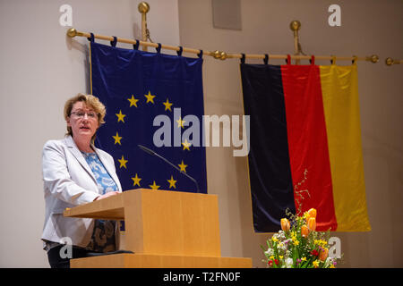 Hanovre, Allemagne. Apr 02, 2019. Otte-Kinast Barbara (CDU), Ministre de l'alimentation, de l'Agriculture et de la protection des consommateurs en Basse-Saxe, prend la parole à une conférence sur l'agriculture. Credit : Christophe Gateau/dpa/Alamy Live News Banque D'Images