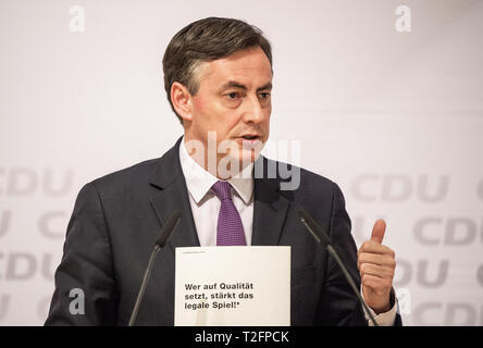 Hanovre, Allemagne. Apr 02, 2019. David McAllister, le premier candidat de la CDU pour les élections européennes, s'exprime à l'État partie petite conférence de la CDU de Basse-Saxe. Credit : Christophe Gateau/dpa/Alamy Live News Banque D'Images