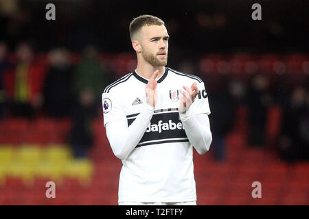 Watford, Royaume-Uni. Apr 02, 2019. Calum Chambres de Fulham est abattu au coup de sifflet final de son équipe de la relégation est confirmé. Premier match d'EPL, Watford v Fulham à Vicarage Road à Londres le mardi 2 avril 2019. Cette image ne peut être utilisé qu'à des fins rédactionnelles. Usage éditorial uniquement, licence requise pour un usage commercial. Aucune utilisation de pari, de jeux ou d'un seul club/ligue/dvd publications pic par Steffan Bowen/Andrew Orchard la photographie de sport/Alamy live news Crédit : Andrew Orchard la photographie de sport/Alamy Live News Banque D'Images