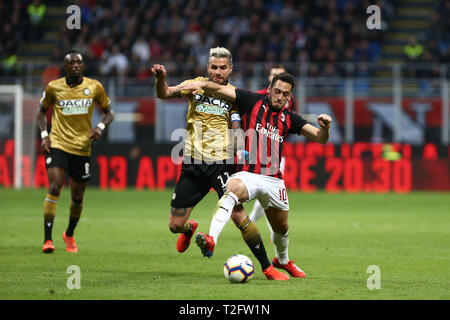 Milan, Italie. 02 avril, 2019. Hakan Calhanoglu de l'AC Milan en action au cours de la série d'un match de football entre l'AC Milan et l'Udinese Calcio. Crédit : Marco Canoniero/Alamy Live News Banque D'Images