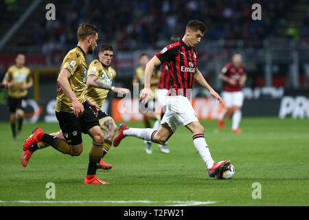 Milan, Italie. 02 avril, 2019. Krzysztof Piatek de l'AC Milan en action au cours de la série d'un match de football entre l'AC Milan et l'Udinese Calcio. Crédit : Marco Canoniero/Alamy Live News Banque D'Images