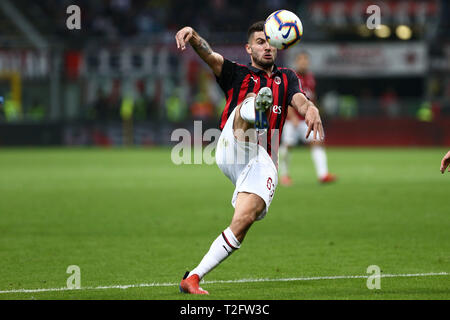 Milan, Italie. 02 avril, 2019. Patrick Cutrone de l'AC Milan en action au cours de la série d'un match de football entre l'AC Milan et l'Udinese Calcio. Crédit : Marco Canoniero/Alamy Live News Banque D'Images