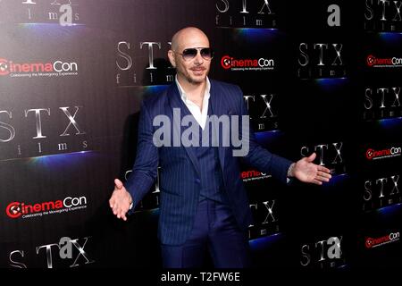 Las Vegas, NV, USA. 2ème apr 2019. Pitbull présents pour le coup d'STXfilms CinemaCon est l'état de l'industrie : Passé, présent et avenir, le Colisée de Caesars Palace, Las Vegas, NV, le 2 avril 2019. Credit : JA/Everett Collection/Alamy Live News Banque D'Images