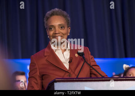 Chicago, Illinois, USA. 2ème apr 2019. Élu maire Lori Lightfoot donnant son discours à prend en charge à l'hôtel Hilton de Chicago. Mme Lightfoot est Chicagos premier maire femmes afro-américaines. Credit : Rick Majewski/ZUMA/Alamy Fil Live News Banque D'Images