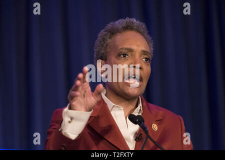 Chicago, Illinois, USA. 2ème apr 2019. Élu maire Lori Lightfoot donnant son discours à prend en charge à l'hôtel Hilton de Chicago. Mme Lightfoot est Chicagos premier maire femmes afro-américaines. Credit : Rick Majewski/ZUMA/Alamy Fil Live News Banque D'Images