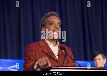 Chicago, Illinois, USA. 2ème apr 2019. Élu maire Lori Lightfoot donnant son discours à prend en charge à l'hôtel Hilton de Chicago. Mme Lightfoot est Chicagos premier maire femmes afro-américaines. Credit : Rick Majewski/ZUMA/Alamy Fil Live News Banque D'Images