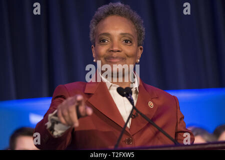 Chicago, Illinois, USA. 2ème apr 2019. Élu maire Lori Lightfoot donnant son discours à prend en charge à l'hôtel Hilton de Chicago. Mme Lightfoot est Chicagos premier maire femmes afro-américaines. Credit : Rick Majewski/ZUMA/Alamy Fil Live News Banque D'Images