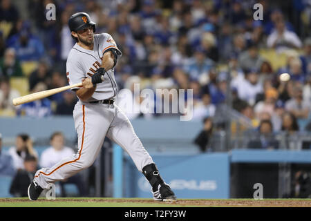 Los Angeles, CA, USA. 2ème apr 2019. Le lanceur partant des Giants de San Francisco Madison Bumgarner (40) connecte ici pour une exécution deux homer pour les géants pendant le jeu entre les Giants de San Francisco et Les Dodgers de Los Angeles au Dodger Stadium à Los Angeles, CA. (Photo de Peter Renner and Co) Credit : csm/Alamy Live News Banque D'Images