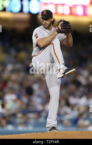 Los Angeles, CA, USA. 2ème apr 2019. Le lanceur partant des Giants de San Francisco Madison Bumgarner (40) rend le départ pour les géants pendant le jeu entre les Giants de San Francisco et Les Dodgers de Los Angeles au Dodger Stadium à Los Angeles, CA. (Photo de Peter Renner and Co) Credit : csm/Alamy Live News Banque D'Images