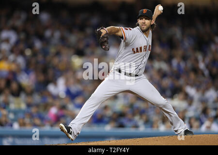 Los Angeles, CA, USA. 2ème apr 2019. Le lanceur partant des Giants de San Francisco Madison Bumgarner (40) rend le départ pour les géants pendant le jeu entre les Giants de San Francisco et Les Dodgers de Los Angeles au Dodger Stadium à Los Angeles, CA. (Photo de Peter Renner and Co) Credit : csm/Alamy Live News Banque D'Images
