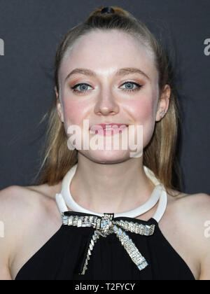 Hollywood, États-Unis. Apr 02, 2019. HOLLYWOOD, LOS ANGELES, CALIFORNIE, USA - AVRIL 02 : L'actrice Dakota Fanning arrive à la Los Angeles Projection spéciale de Bleecker Street's 'Teen Spirit' qui s'est tenue au cinéma ArcLight Hollywood le 2 avril 2019 à Hollywood, Los Angeles, Californie, États-Unis. (Photo par Xavier Collin/Image Crédit : Agence de Presse) L'agence de presse Image/Alamy Live News Banque D'Images