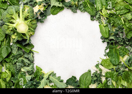 Salade verte et légumes. Concept de vie vert, propre, de l'alimentation et mode de vie sain régime végétarien Banque D'Images