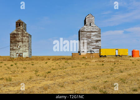 Vieux silos à grains du Montana, USA Banque D'Images