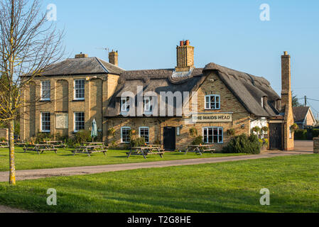 Le pub du village de caractère Wicken près de Wicken Fen, Cambridgeshire, Angleterre, Royaume-Uni. Banque D'Images