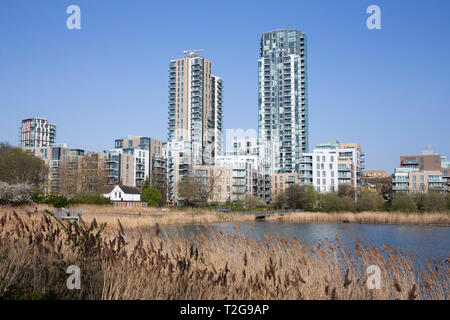 Re-développé Woodberry Down estate de Woodberry Wetlands Centre Banque D'Images