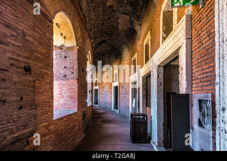 Vues de la Mercati Traianei (Traiano's Market), une partie de l'Imperial Forums, à Rome, Latium Italie - grand hémicycle Banque D'Images