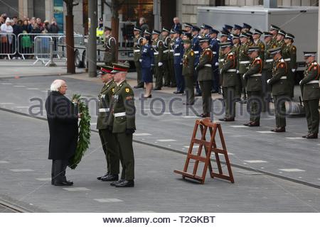 La hausse 1916 Pâques cérémonie a lieu à Dublin comme Michael D. Higgins, président de l'Irlande , dépose une couronne à l'objet Stratégie de groupe Banque D'Images