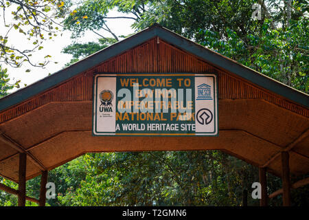 Entrée au Parc National de la Forêt impénétrable de Bwindi, au sud-ouest de l'Ouganda, l'Afrique de l'Est Banque D'Images