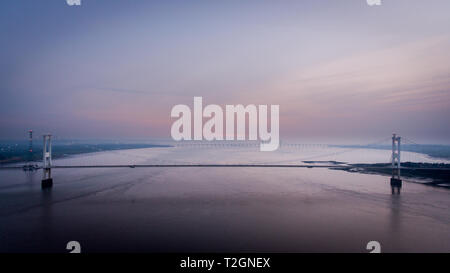 Une vue aérienne de la Severn Bridge, Premier Pont Severn, reliant le pays de Galles et l'Angleterre, Royaume-Uni Banque D'Images