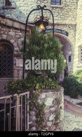 Eze, France, le 5 septembre 2018 : l'entrée de l'hôtel Le Golden chèvre dans le pittoresque village de Eze Banque D'Images