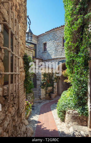 Eze, France, le 5 septembre 2018 : l'entrée de l'hôtel Le Golden chèvre dans le pittoresque village de Eze Banque D'Images