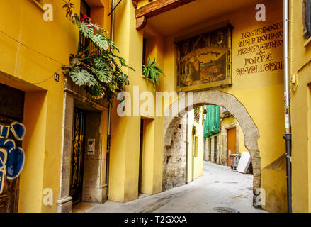 Vieille ville de Valence rue Ciutat Vella, Portail de Valldigna, porte historique dans le centre de Valence El Carmen quartier Espagne Banque D'Images