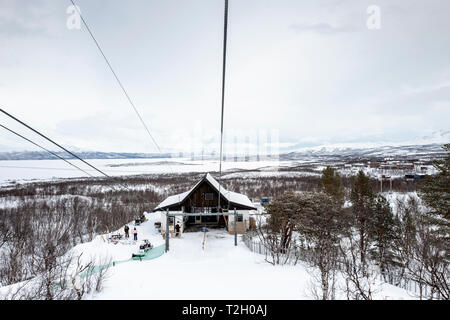 Télésiège jusqu'à Abisko Aurora sky station en Suède de l'Arctique Banque D'Images