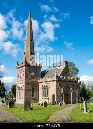 Conservation pittoresque village, église paroissiale de Saltoun avec pierres tombales anciennes dans l'église, East Saltoun, East Lothian, Scotland, UK Banque D'Images
