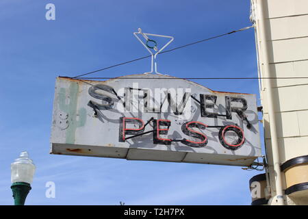 Peso Silver Dive Bar profilé, delphinium, Californie Banque D'Images