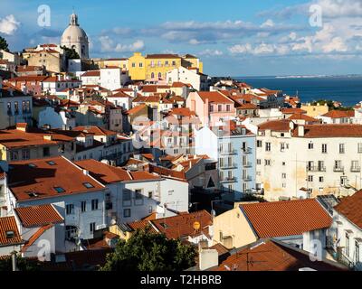 Vue du Miradouro Santa Luzia et à la vieille ville, Alfama, Lisbonne, Portugal Banque D'Images