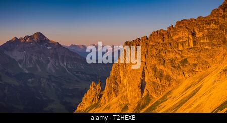 Vue de Krumbach highroute sous soleil matinal à 2599m, Pension Panorama, Alpes, Allgauer Allgau, Bavière, Allemagne Banque D'Images