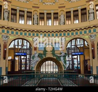 La gare ferroviaire historique de Hall, l'Art Nouveau, la gare centrale, Prague, la Bohême, République Tchèque Banque D'Images