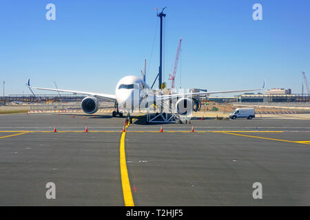 NEWARK, NEW JERSEY - 26 MAR 2019- Vue d'un Airbus A350 avion de l'ULR Singapore Airlines (SQ) à l'Aéroport International Liberty de Newark (EWR). Cet avion o Banque D'Images