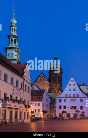 Hôtel de ville, Bâtiment Canaletto et St.Marien église paroissiale à la place de marché, Pirna, Suisse de Saxe, Saxe, Allemagne, Europe Banque D'Images