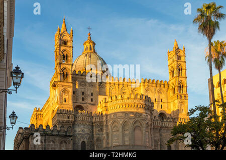 La cathédrale de Palerme (Site du patrimoine mondial de l'UNESCO) au premier soleil, Palerme, Sicile, Italie, Europe Banque D'Images