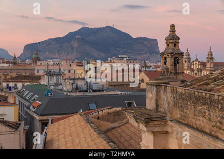 Vue de Santa Caterina d'Alessandria Church au mont Pellegrino, Palermo, Sicily, Italy, Europe Banque D'Images