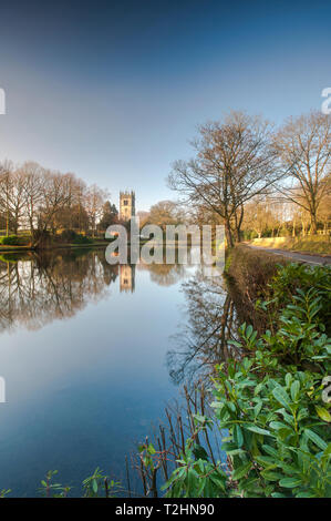 Au printemps, l'église paroissiale de Gawsworth Gawsworth, Cheshire, Angleterre, Royaume-Uni, Europe Banque D'Images