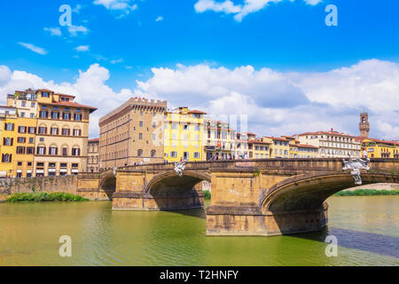 Santa Trinita Pont enjambant l'Arno, Florence, Toscane, Italie, Europe Banque D'Images