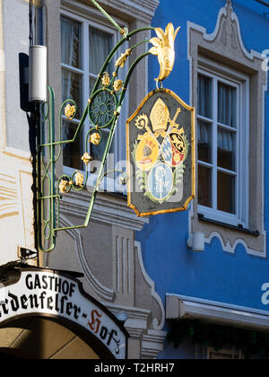 Gasthof Werdenfelser Hof sign in Historic Ludwigstrasse, Partenkichen, Bavière, Allemagne Banque D'Images