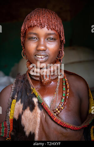 Portrait de Keri, une femme de Turmi Hamer dans le sud de l'Ethiopie Banque D'Images