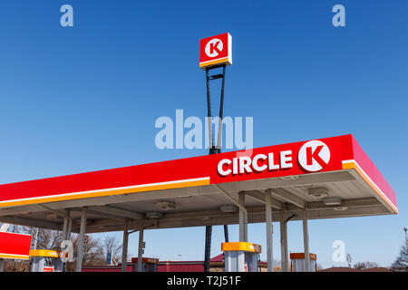 Lafayette - Circa Avril 2019 : Circle K à l'emplacement de la station d'essence au détail. Circle K est une filiale d'Alimentation Couche-Tard et est basé au Québec, je Banque D'Images