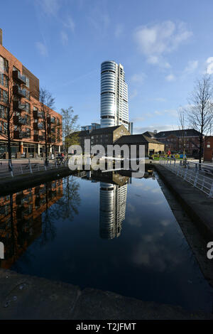 Leeds, Yorkshire, UK, montrant Bridgewater Place. Banque D'Images