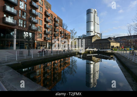 Leeds, Yorkshire, UK, montrant Bridgewater Place. Banque D'Images