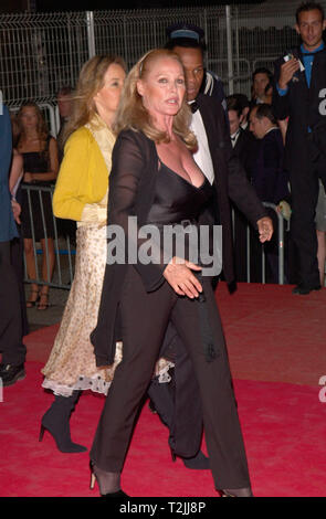 CANNES, FRANCE. 20 mai 2000 : l'actrice Ursula Andress au Festival de Cannes pour la première de The Yards. Photo : Paul Smith/Featureflash Banque D'Images