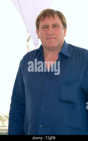 CANNES, FRANCE. 10 mai 2000 : l'acteur français Gérard Depardieu au Festival de Cannes où son nouveau film - Vatel - est l'ouverture du film nuit . Photo : Paul Smith/Featureflash Banque D'Images