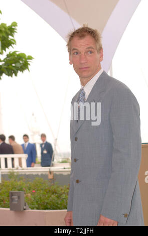 CANNES, FRANCE. 10 mai 2000 : l'Acteur Julian Sands au Festival de Cannes où son film Vatel a ouvert l'événement. Photo : Paul Smith/Featureflash Banque D'Images