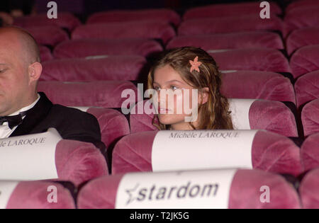 CANNES, FRANCE. 21 mai 2000 : Modèle Laetitia Casta à la 53e cérémonie de remise des prix du Festival du Film de Cannes.Photo : Paul Smith/Featureflash Banque D'Images