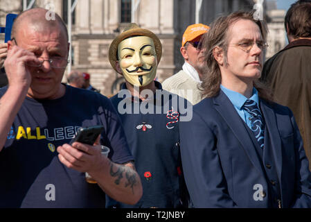 Brexit partisans lors d'un rassemblement à l'extérieur du Parlement le 29 mars 2019 - Le jour où le Royaume-Uni devait quitter l'UE. Banque D'Images